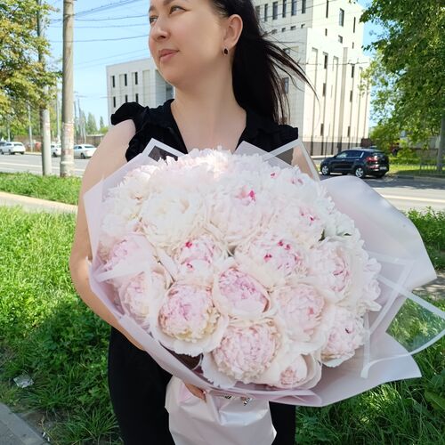 Букет 25 пионов