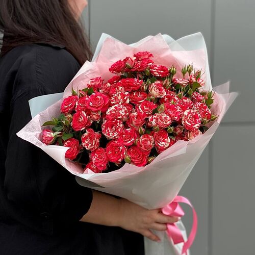 Букет из 7 кустовых роз
